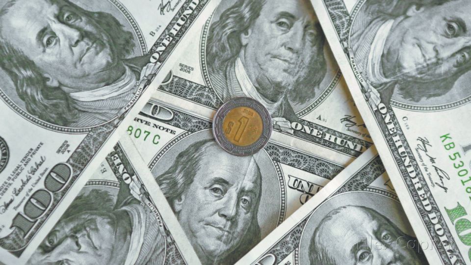El peso retrocedió, pero se encamina a una apreciación mensual - Flex Capital